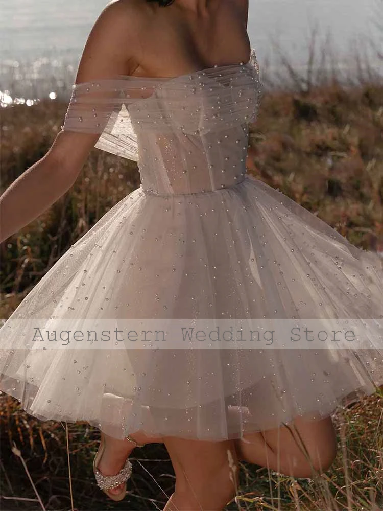 فساتين زفاف ساحرة للضيوف من التل على شكل حرف a فساتين حفلات الزفاف بيضاء مكشوفة الكتف مطوي لؤلؤ برباط فساتين زفاف #4