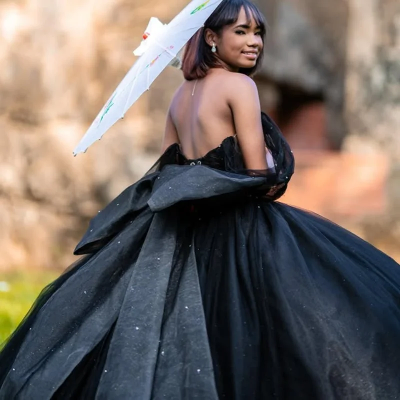 فساتين Quinceanera سوداء مخصصة قبالة الكتف الترتر كريستال تول مقوس دانتيل ذيل طويل فيستدو 15 Quinceanera