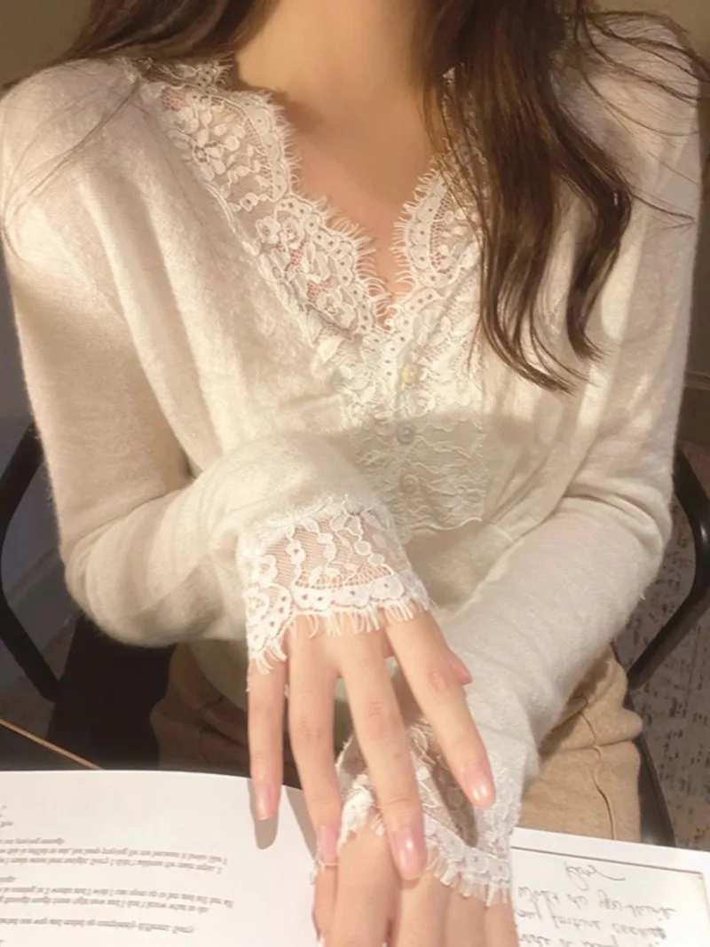 

Fashionable White V-neck Lace Lace Knit Sweater for Women's Spring New High-end Feel Unique and Beautiful Sweater Pullover