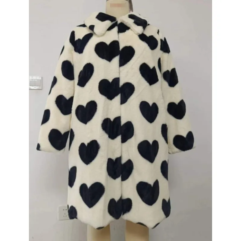 معطف طويل من الفرو الصناعي مع معطف سميك جديد على شكل قلب أبيض قطيفة للنساء