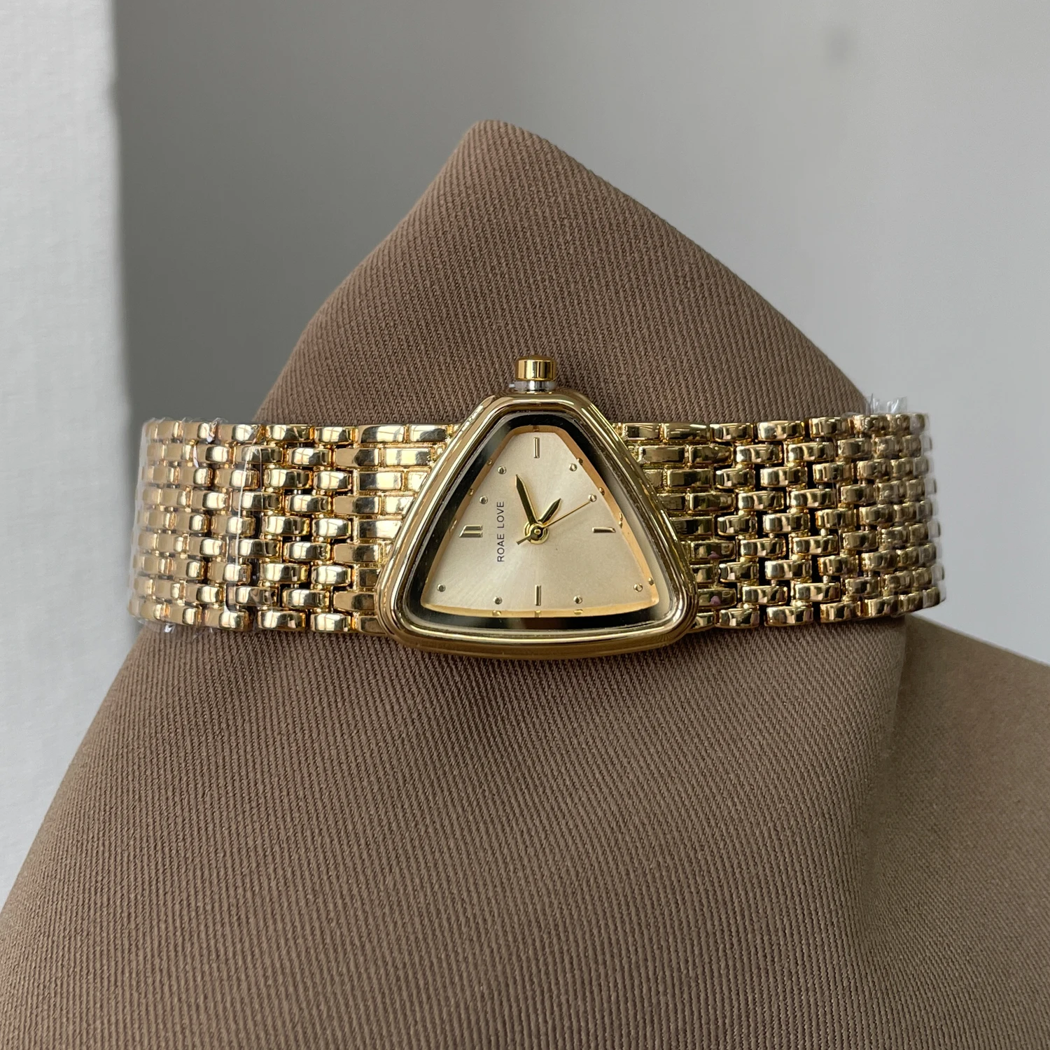 CILOA Vintage Irregular Triang - Watch Triangle Luxury review and price
