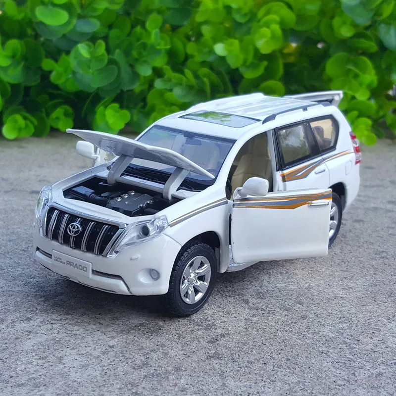 High Simulation Exquisite Diecasts&Toy Vehicles: ShengHui Car Styling TOYOTA Land Cruiser Prado SUV 1:32 Alloy Diecast Car Model