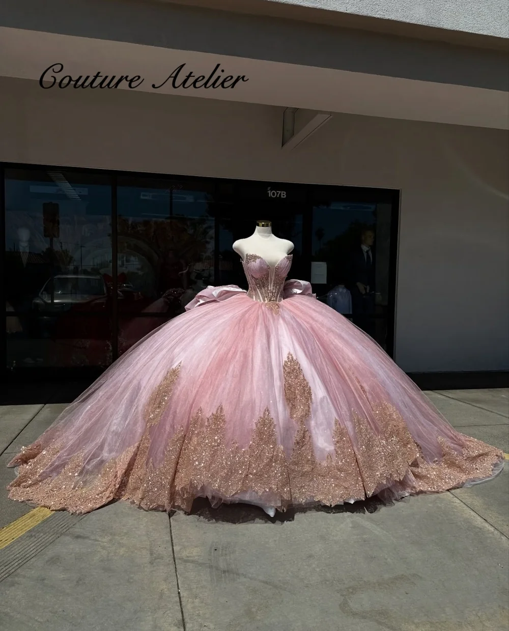

Cute Pink Mexican Quinceanera Dresses With Bow Beads Applique Birthday Party Ball Gown vestidos de 15 quinceañera Customized