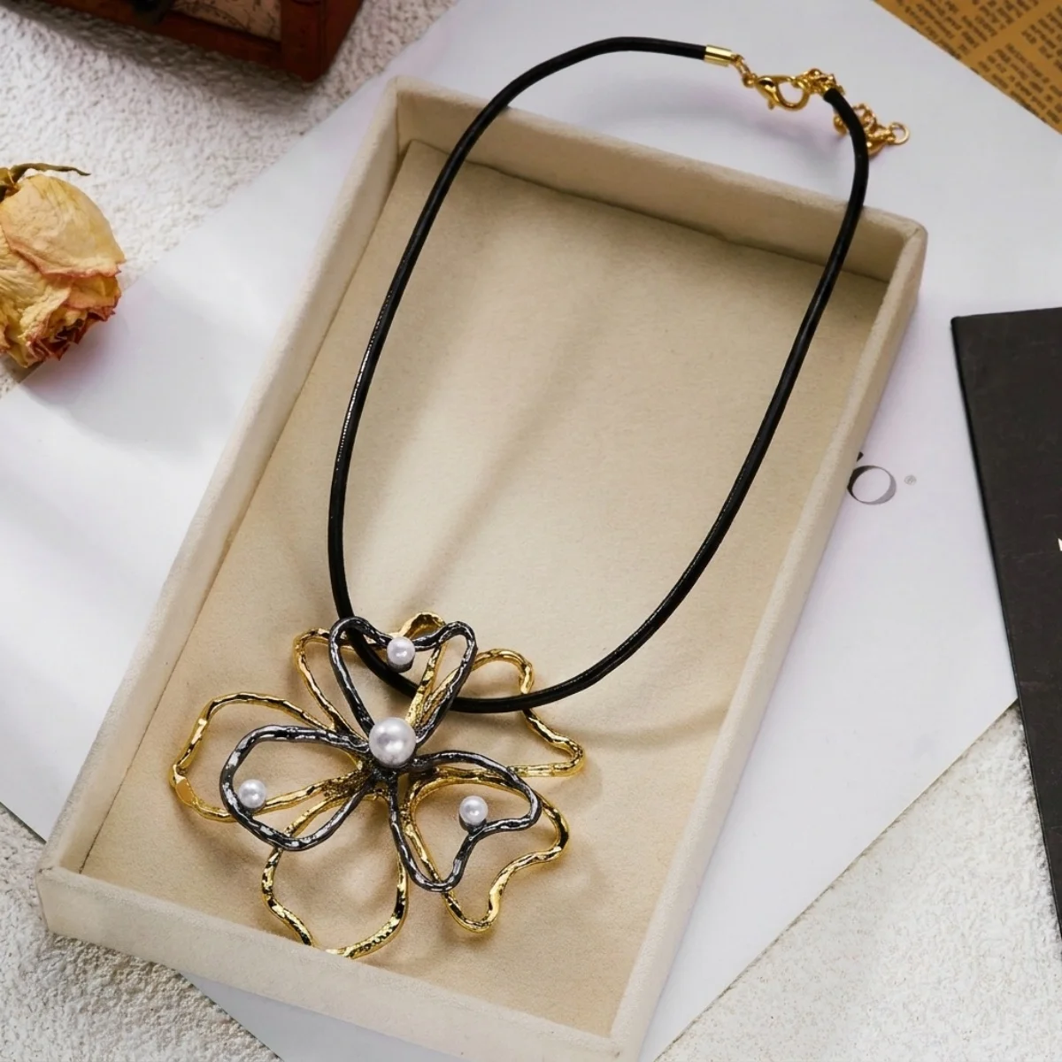 Punk Statement Exaggerated Hollow Big Flower Simulated Pearl Necklace For Women Men Chunky Silver Color Wrinkled Choker Jewelry