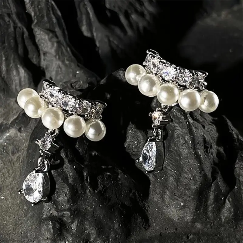 2 Stück glänzende Wassertropfen-Zirkon-Anhänger-Clip-Ohrringe für Damen, doppellagig, C-Form, Kristallperle, kein Piercing, Ohrclip-Manschette – Detail 6