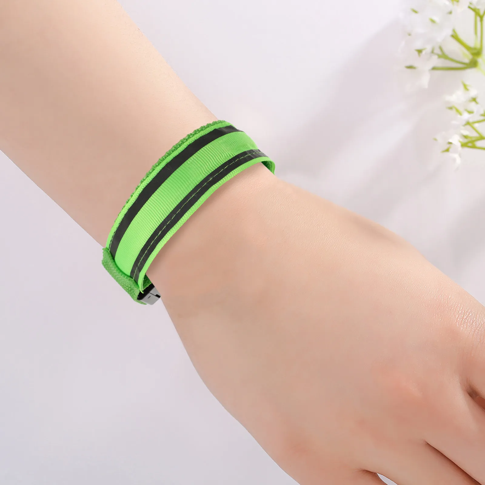 

2Pcs LED Armband High Visibility Adjustable Nylon Running Bracelet Safety Night Running Glowing Wrist Band Outdoor Sports Supply