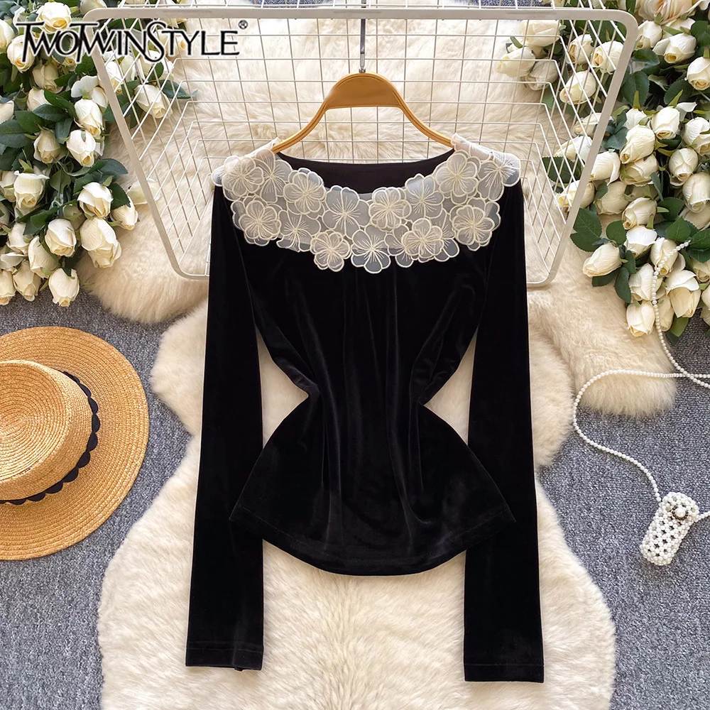 

TWOTWINSTYLE Korean Style Sweet T Shirts For Women Round Neck Long Sleeve Spliced Appliques Cute Top Female Fashion KTS556813