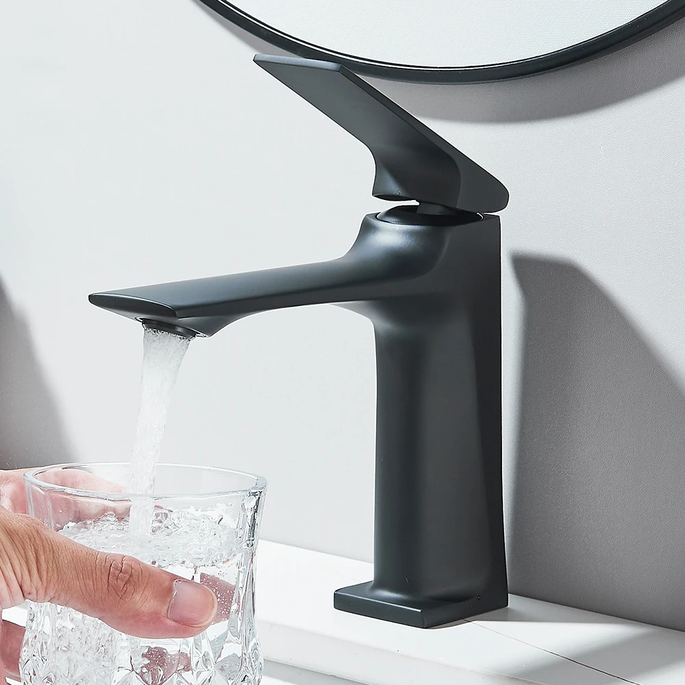 النحاس الأساسية الحديثة بالوعة الحمام صنبور مقبض واحد سطح الخيالة حوض غسيل مياه الحنفية خلاط الماء الساخن والبارد