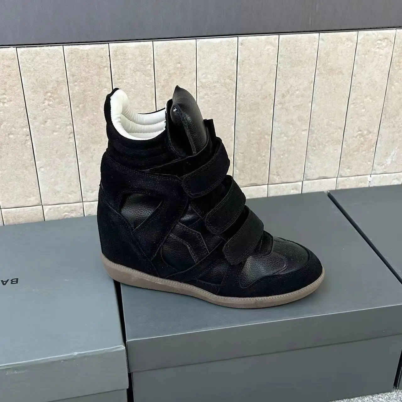Damen-Stiefeletten Neu 2026 Echtleder Hohe Plateau-Sneaker Modische 8CM Keilabsatz Schneestiefel-Design Damenschuhe