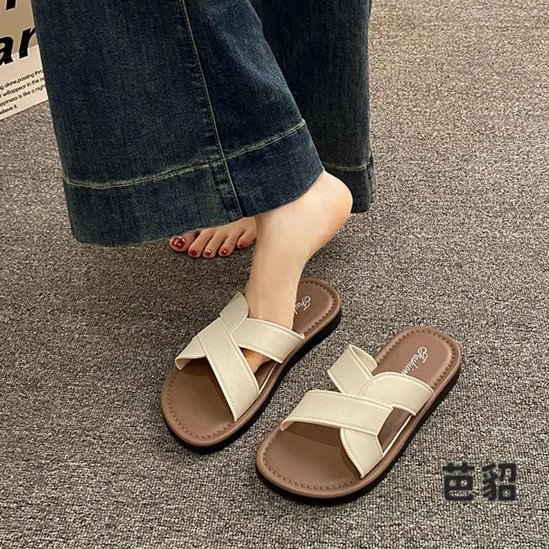 Soft Bottom Women's Sandals Summer Outdoor Wear 2026 New Retro Flat Bottom  Beach Vacation Beach Slippers