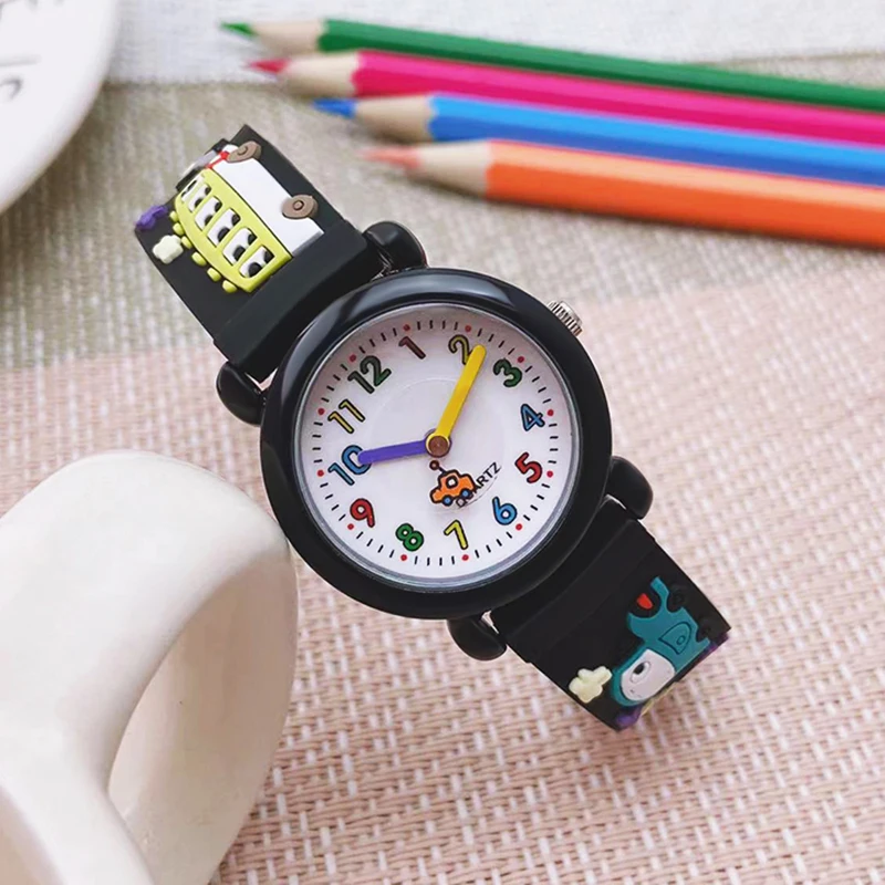 Chaoyada Fashion Jongens Meisjes Little Cars Cartoon Riem Auto Handen Persoonlijkheid Quartz Horloges Studenten Kids Cool Gifts Horloges