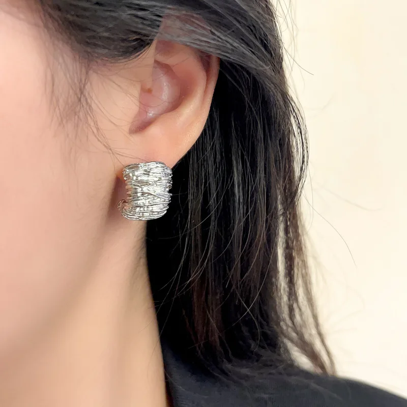 Charm Fold and Wrinkle C Shape Stud Earrings for Women Temperament Fashion Hip Hop Rock Party Jewelry Korea Earring Accessories