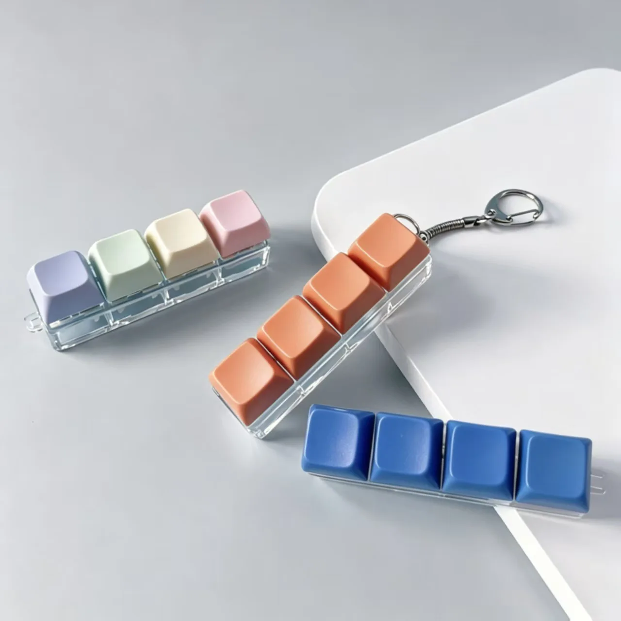 Teclas de teclado com design de grade de nove quadrados, com luzes RGB, chaveiro, teclado com mecanismo de clique, brinquedo antiestresse, teclado com mecanismo de clique para alívio do stress.