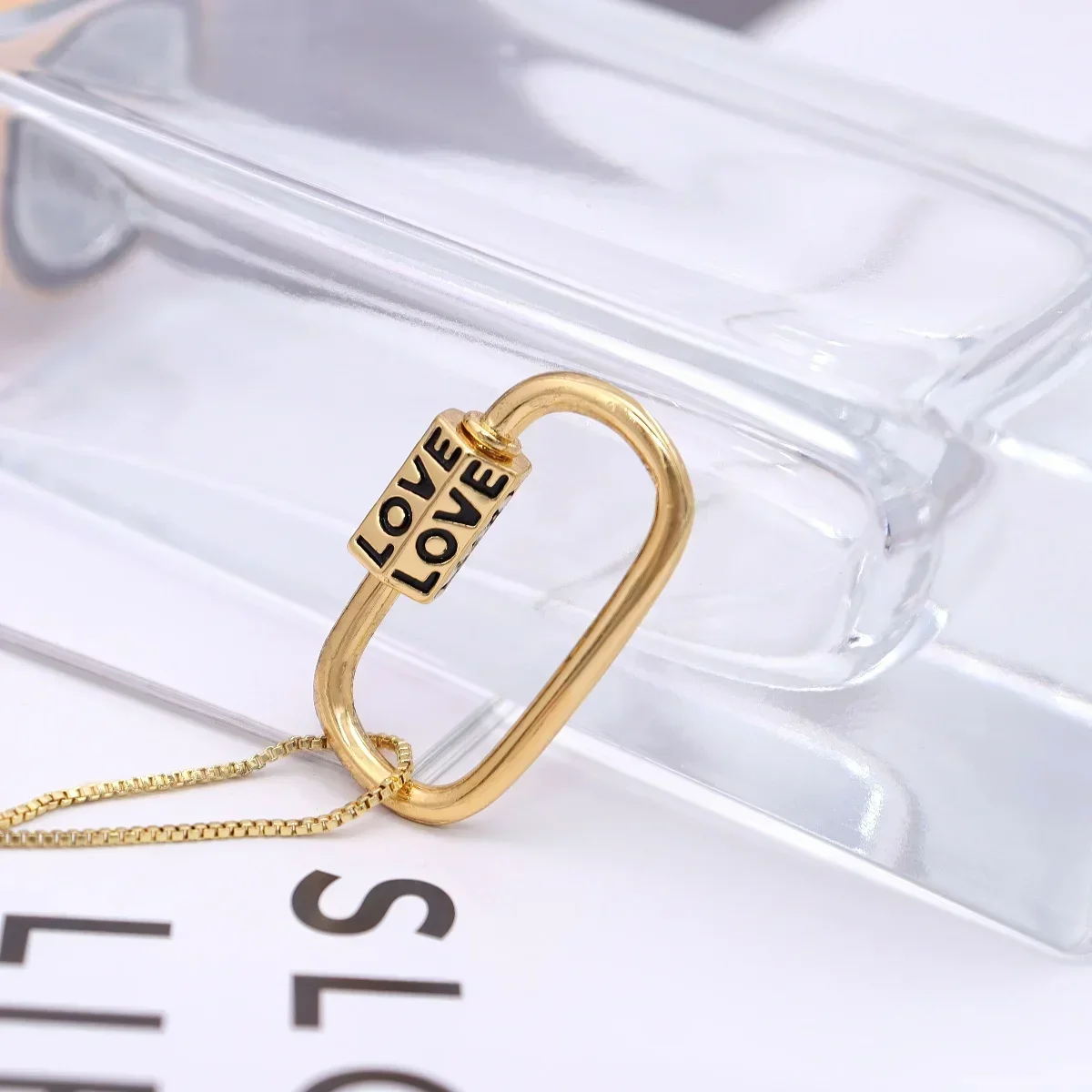 Ciondolo geometrico ovale fai-da-te Gioielli in rame da donna Collana con lettere dal vivo Stile europeo americano