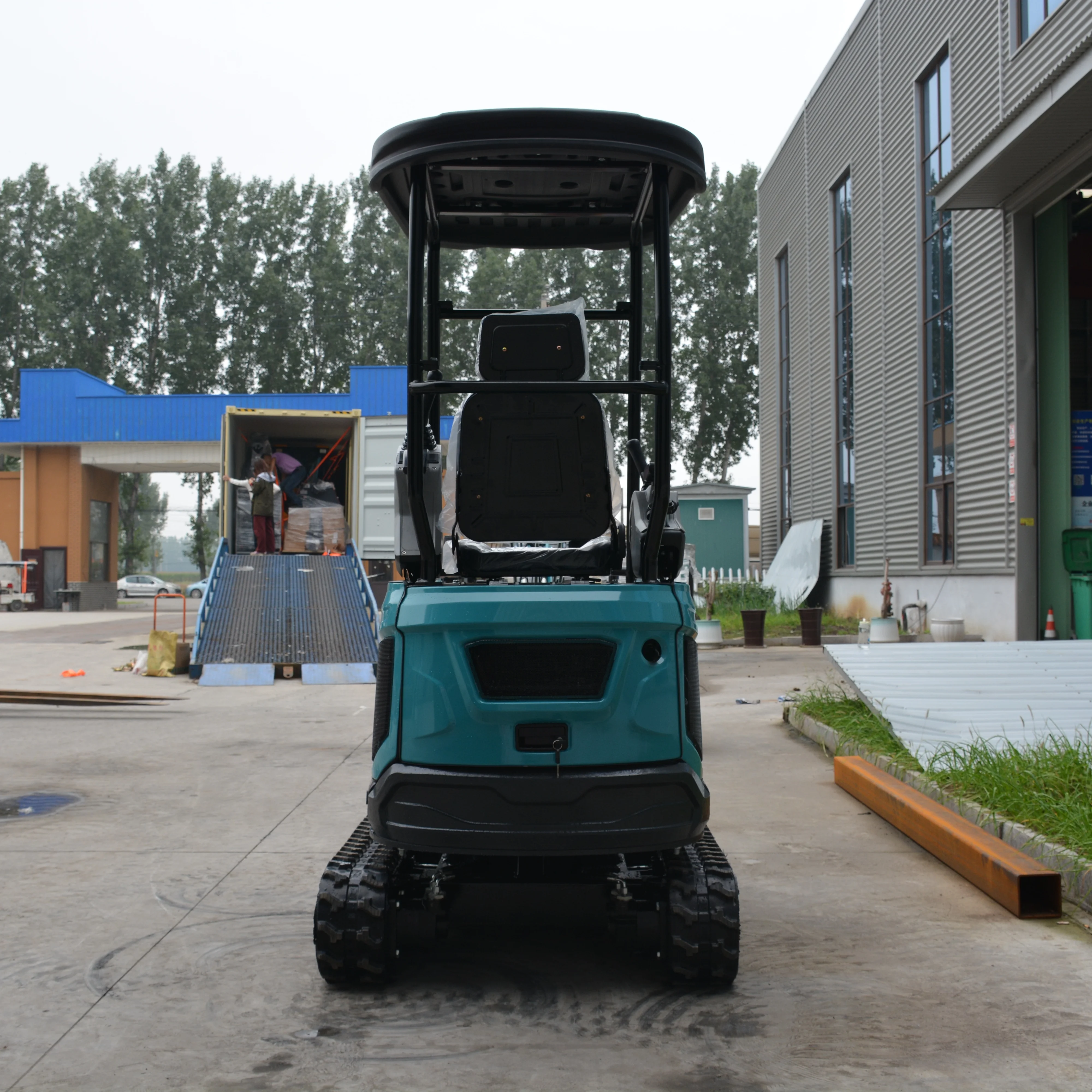 

Маленький 2-тонный экскаватор 1,8 тонны с многофункциональными аксессуарами — простой в эксплуатации и долговечный.