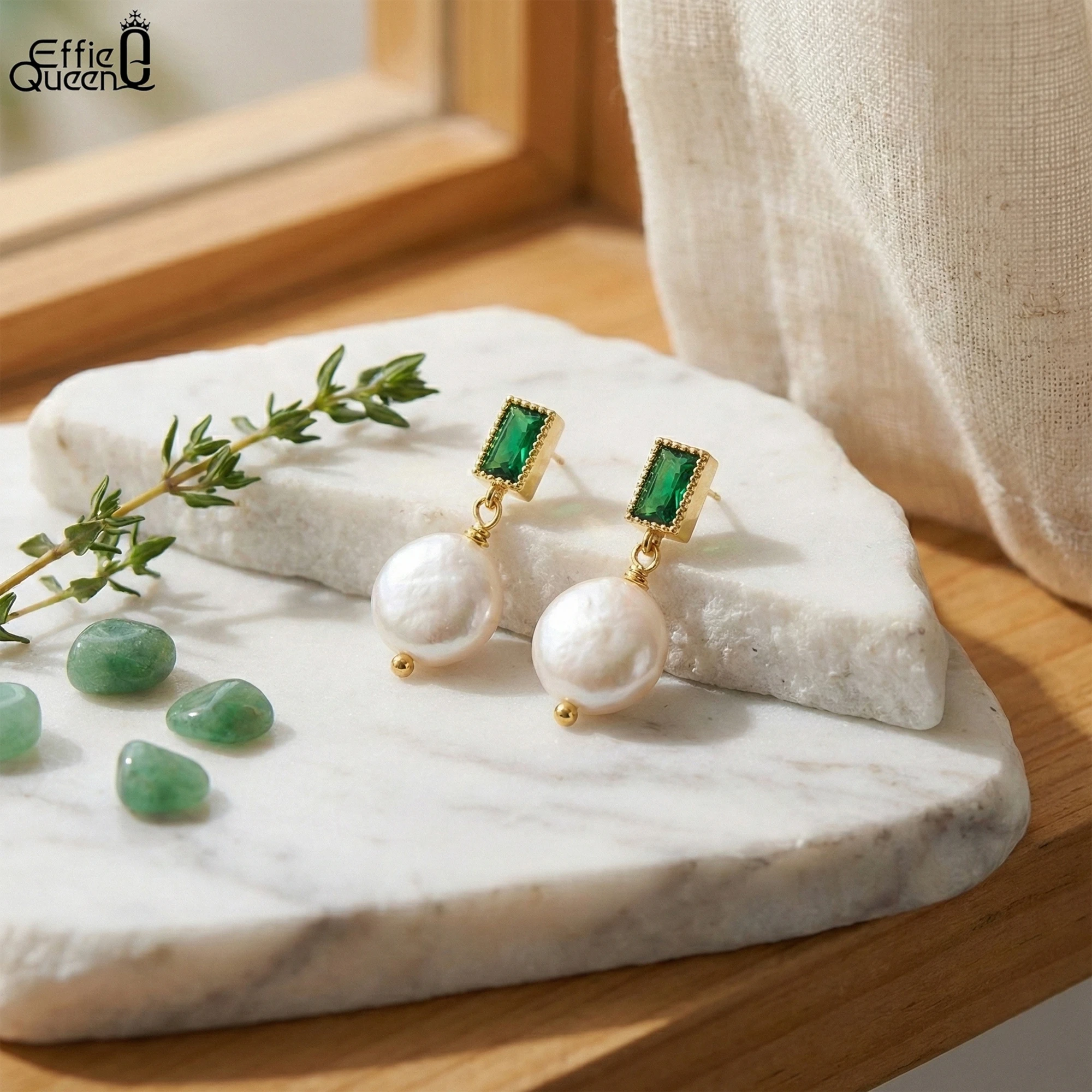 

Серьги-подвески EFFIE QUEEN из серебра 925 пробы с натуральным барочным жемчугом и цирконием AAAA изумрудной огранки, изысканный подарок GPE82