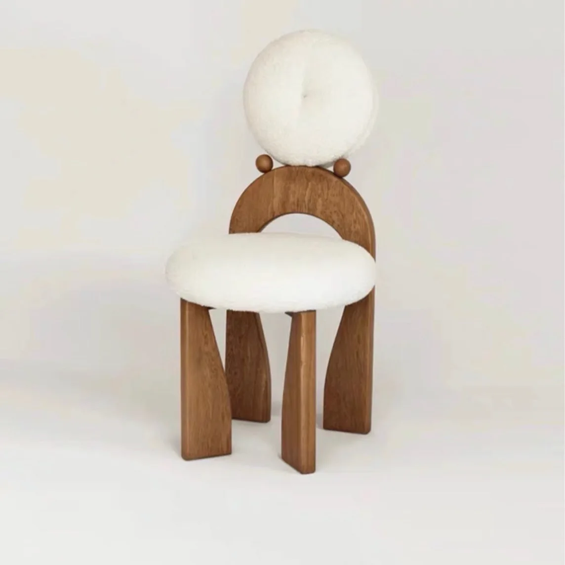 العصور الوسطى، كرسي الطعام، الخشب الصلب، غرفة المعيشة، الفندق، متجر شاي الحليب، الترفيه، الراحة