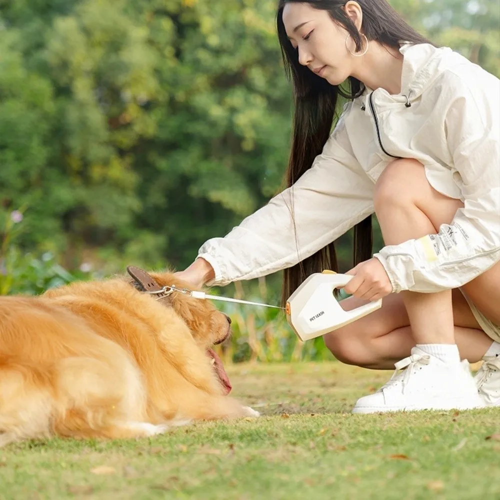 

Flexible 5m Dog Walking Leash Anti-Escape Mechanism Portable Design Retractable Dog Leash Nylon Comfort Grip
