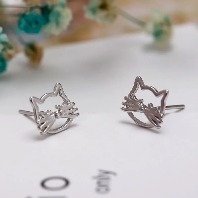 

925 Sterling Silver Stud Earrings Fashionable Personality Cat Design Simple Unique Earrings for Women