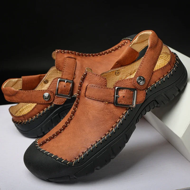 Nuevos zapatos informales Retro para hombre, sandalias antideslizantes para exteriores de alta calidad, zapatos de playa clásicos de moda para hombre, zapatillas hechas a mano, mocasines