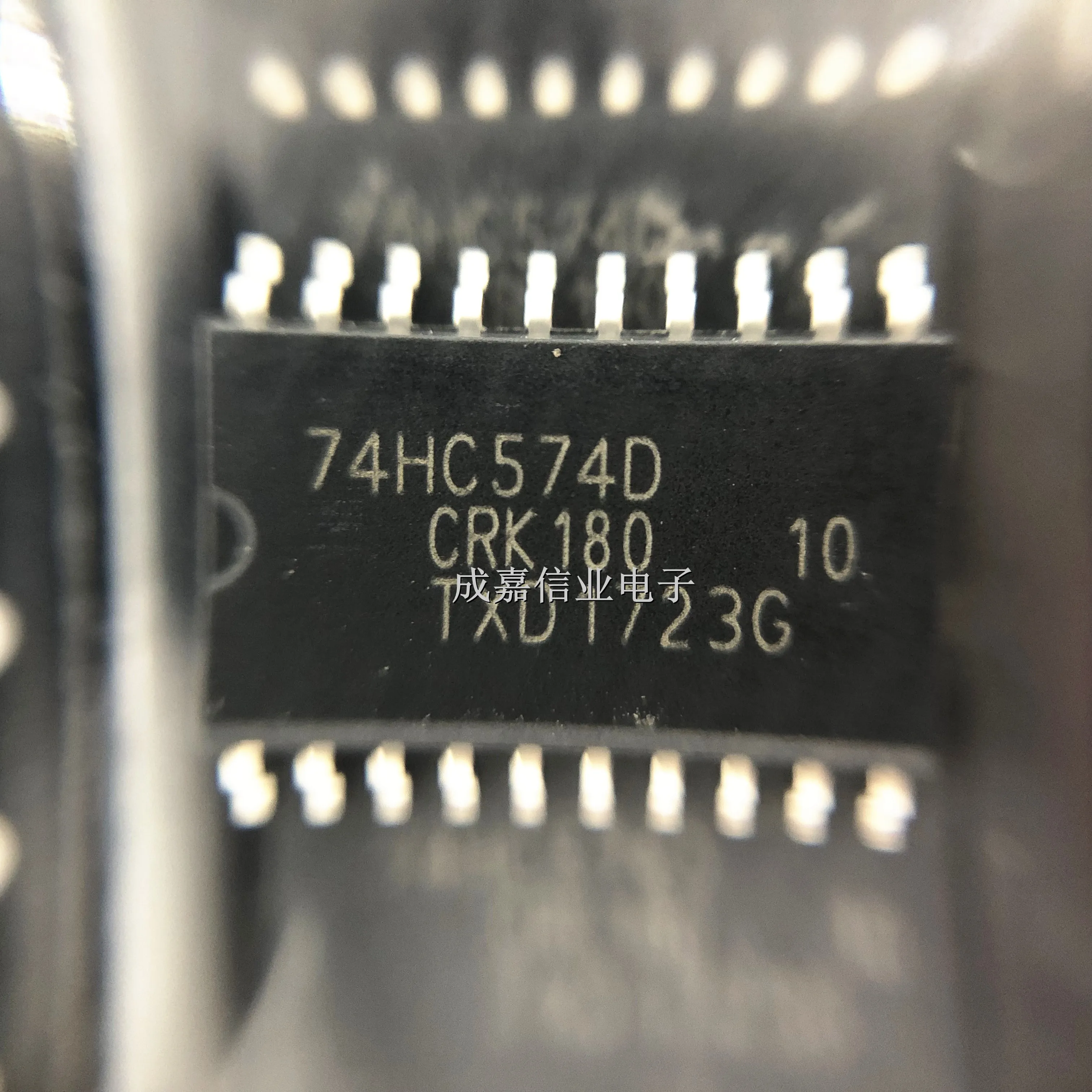 

10pcs/Lot 74HC574D,653 SOP-20 D-Type Edge Triggered Flip-Flop 7.8mA 2V-6V Operating Temperature:- 40 C-+ 125 C