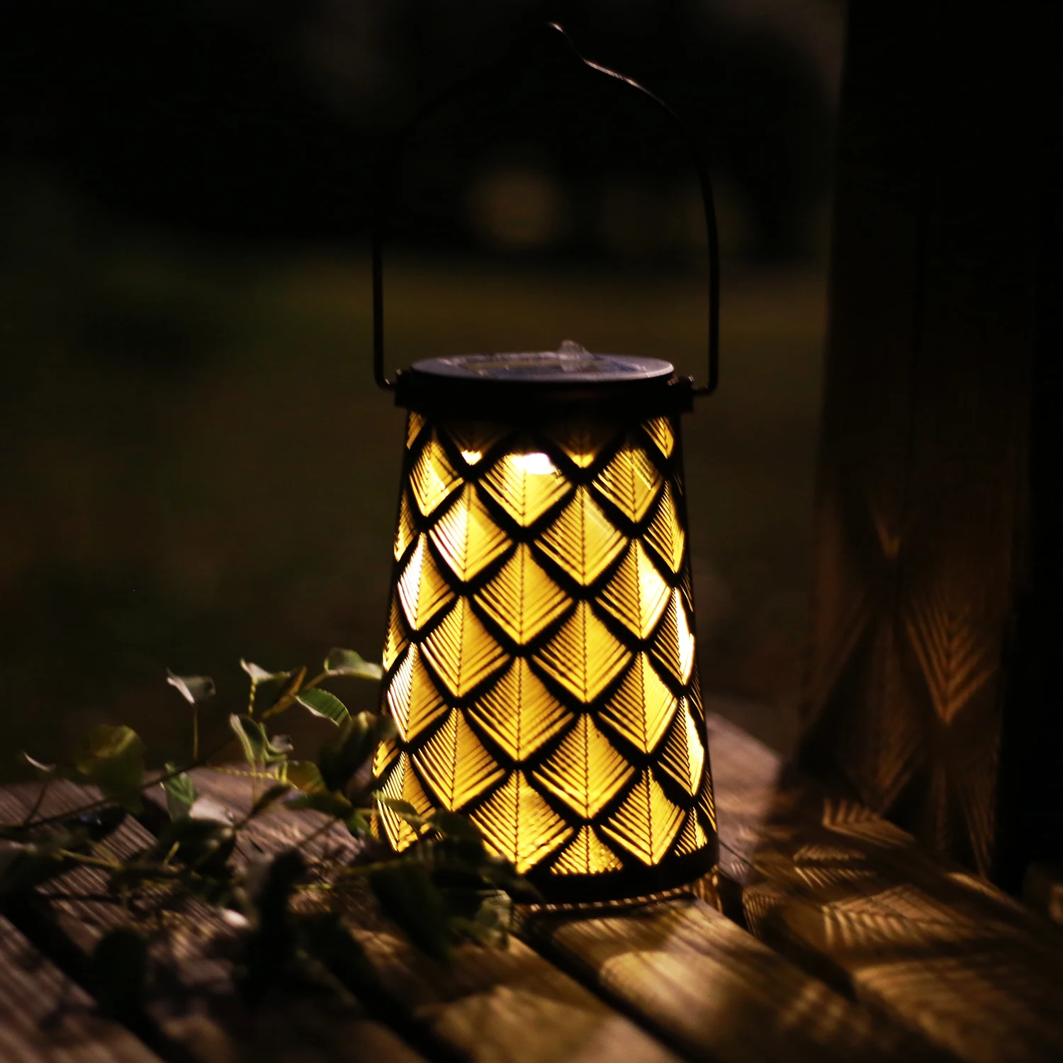 Solar Hanging Lights, Outdoor Decorative Landscape Lamps for Garden, Patio & Walkway Decoration