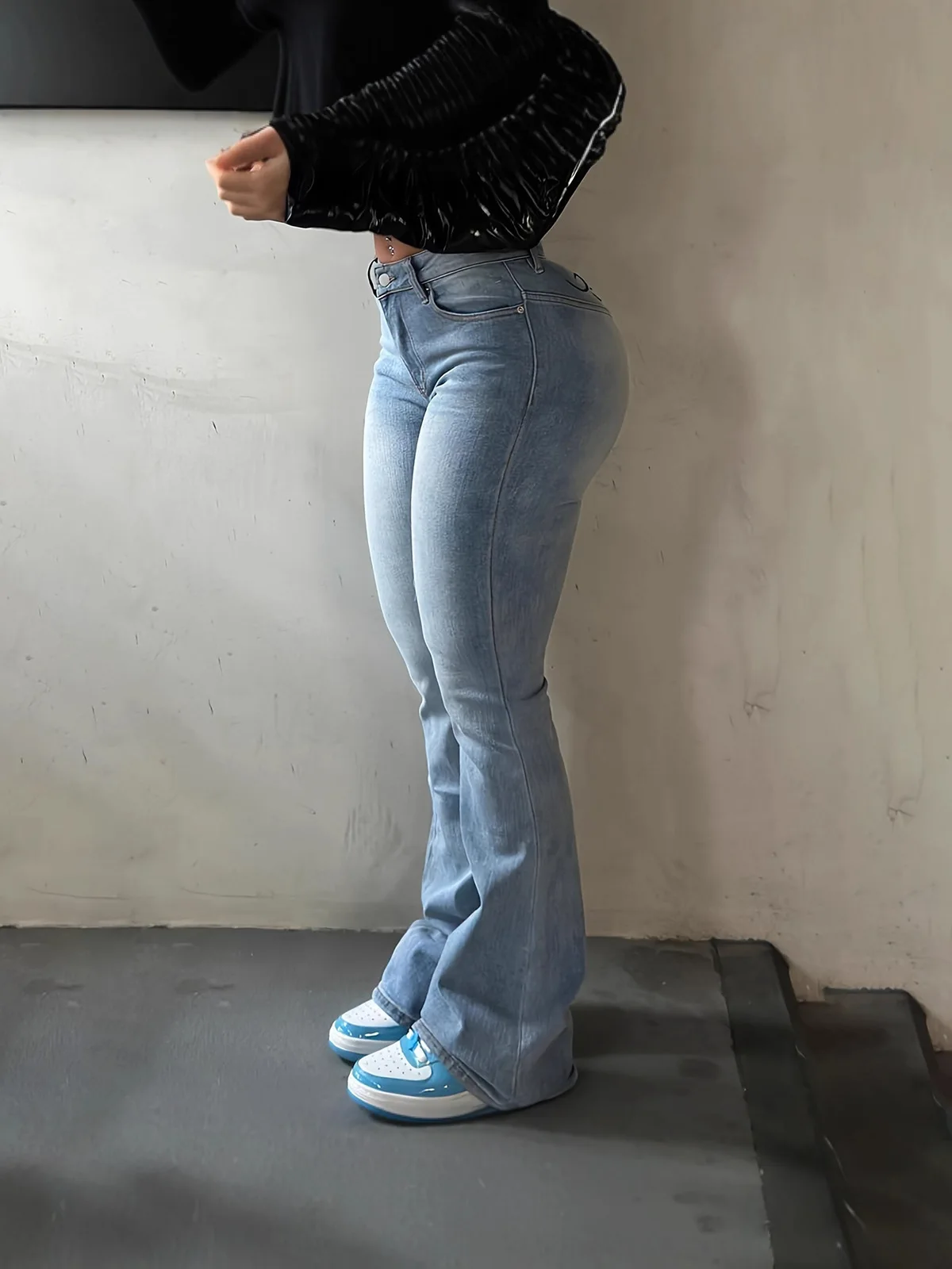 

Retro Printed Low Waist Bell Bot Women's Jeans Summer 2026 High Elastic Loose Fit Deep Blue Color Denim Pants for Girls