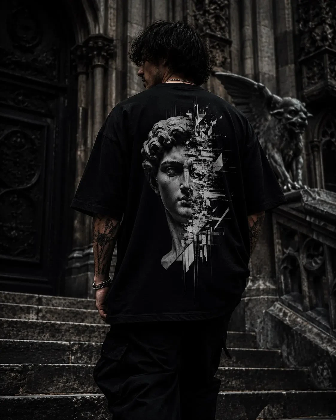 Glitch David Statue T-Shirt – Classical Sculpture Abstract Back Print – Dark Streetwear Gothic Tee – Unisex Oversized Washed Top