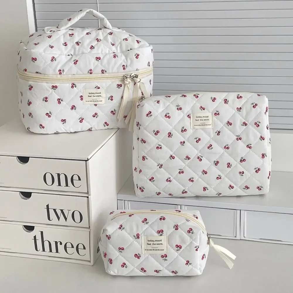 Cute Cotton Quilted Makeup Bag Flower Printed Household Stationery Storage Bag Floral Soft Toiletry Cosmetic Pouch Outdoor