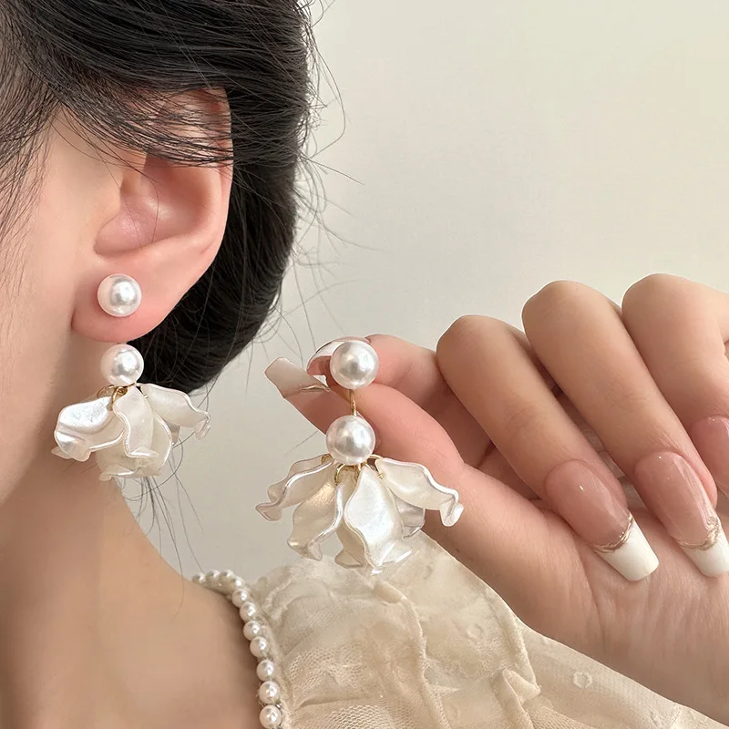 

French elegant flower earrings for women wearing two pieces of Shisen style fairy style light luxury niche high-end earrings