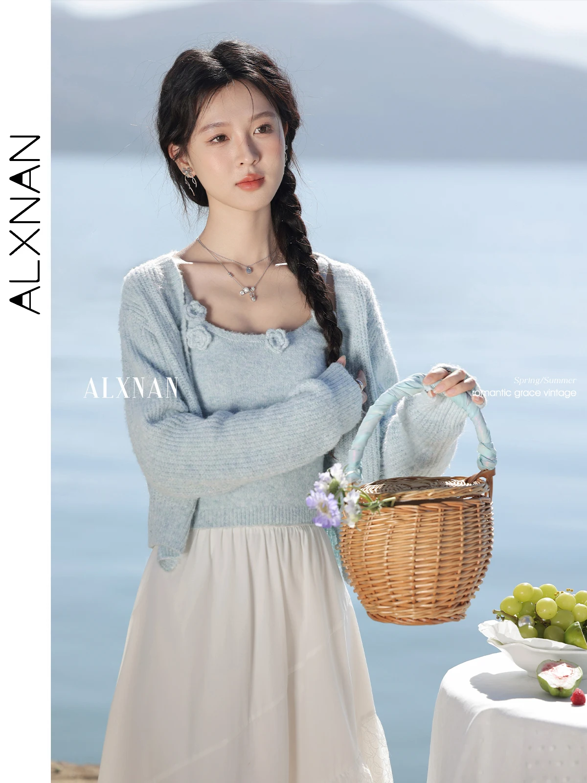 

ALXNAN Blue Knitted Camisole Women 2025 Autumn 3d Flower Design Sweet Sleeveless Tops Elegant Cute Casual Female Clothing L52816