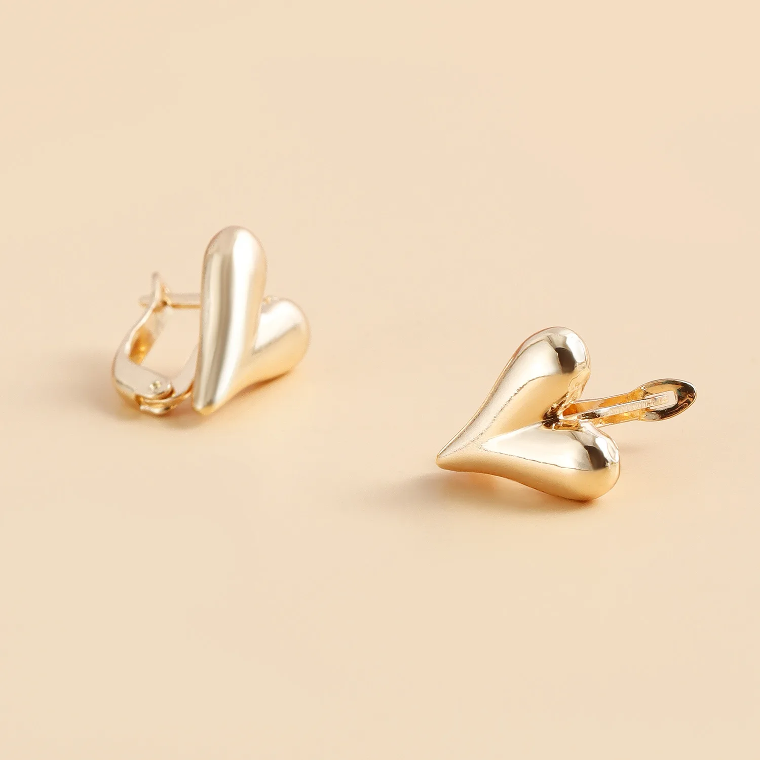 New Fashion Trend L Cute Earrings Love Stud and Clip Girl Temperament Stud Earrings Party Jewelry  Classic Earrings for Women
