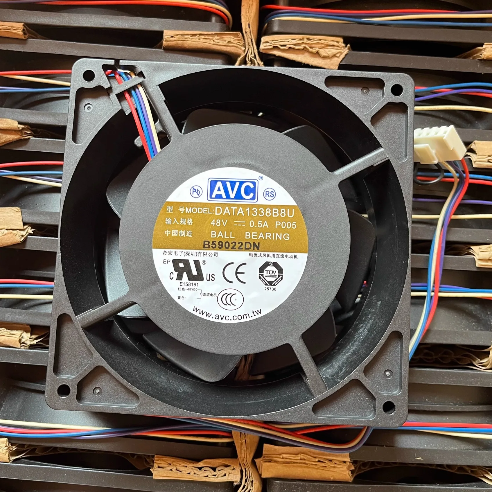 

AVC DATA1338B8U P005 DC 48V 0.5A 127x127x38mm 4-Wire Case Cooling Fan