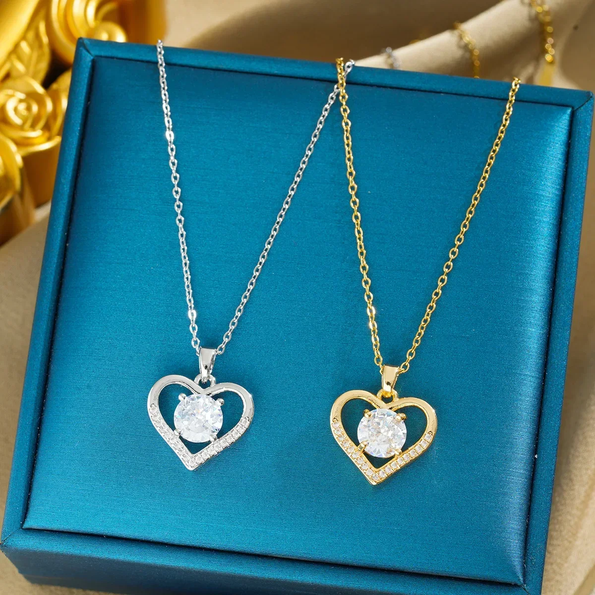 

103 This heart-shaped titanium steel necklace is a versatile and high-end choice for women in summer, set with zircon