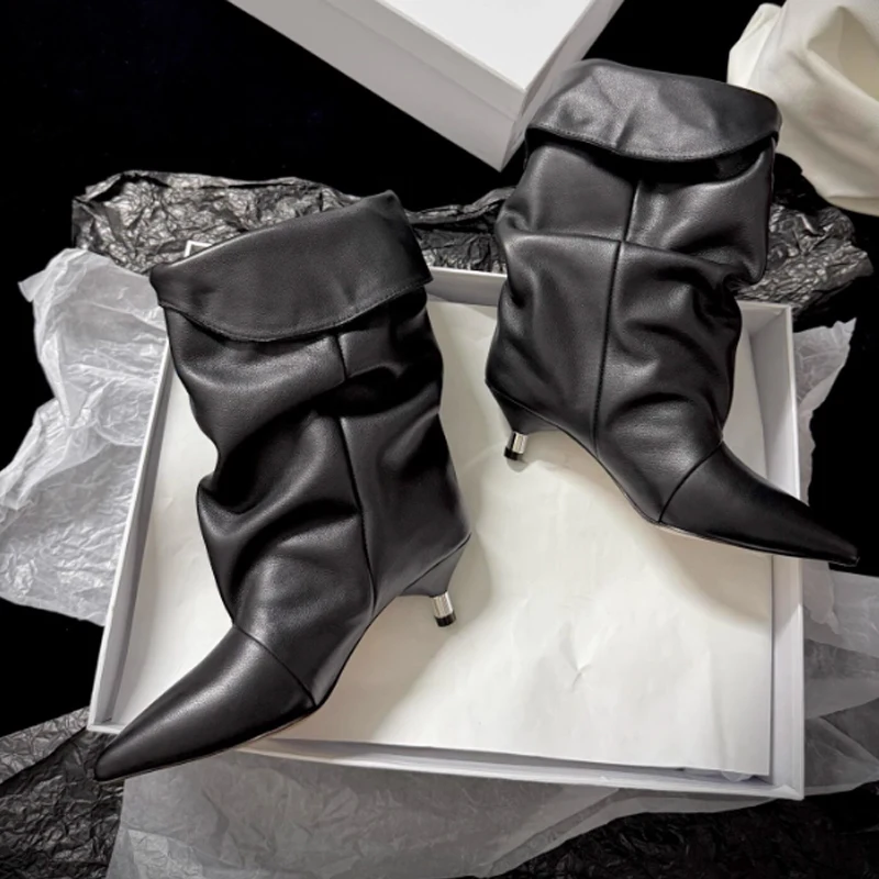 

Плиссированные ботинки на металлическом каблуке-шпильке с острым носком, женские зимние 2026, модные ботильоны на тонком кошачьем каблуке с губами, женские короткие сапоги