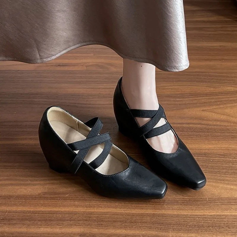 

2026 Women's 9CM Hidden Wedge Heels Mary Jane Shoes Square Toe Elastic Cross Strap Comfortable Invisible Height Increasing Pumps