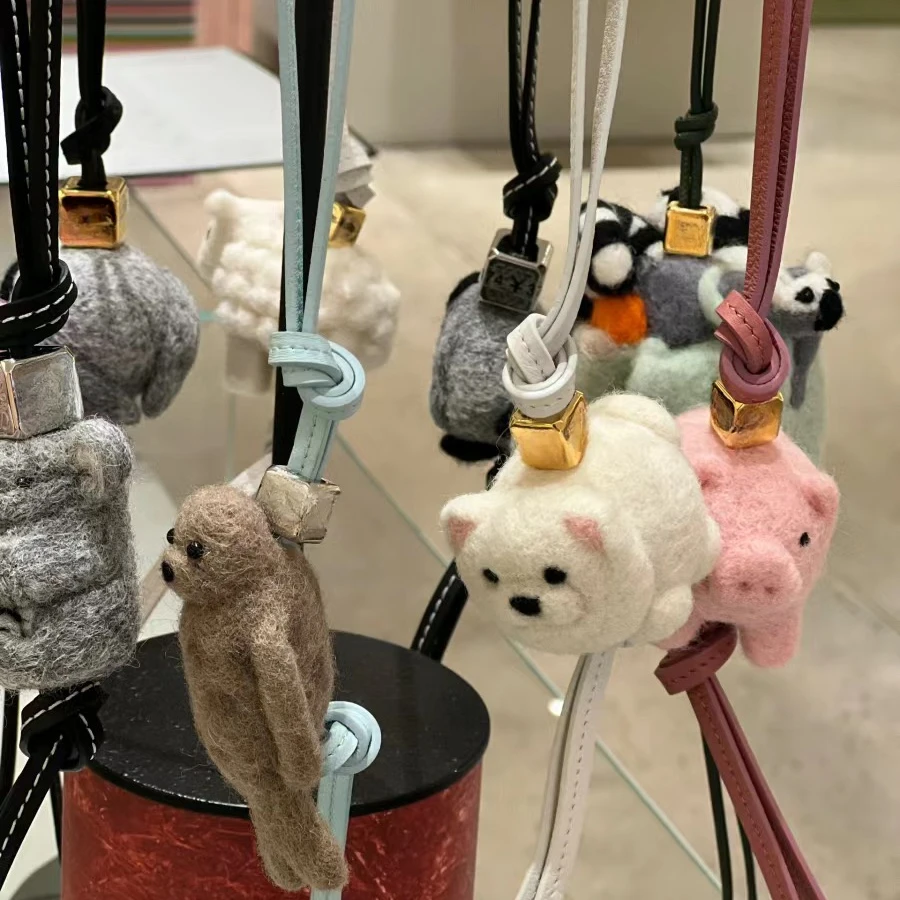 

Felt Cowhide Pendant Home Car Decoration Koala Panda Rabbit Elephant Bag Pendant New Stock Wool Felt Handmade Doll Gift with Box