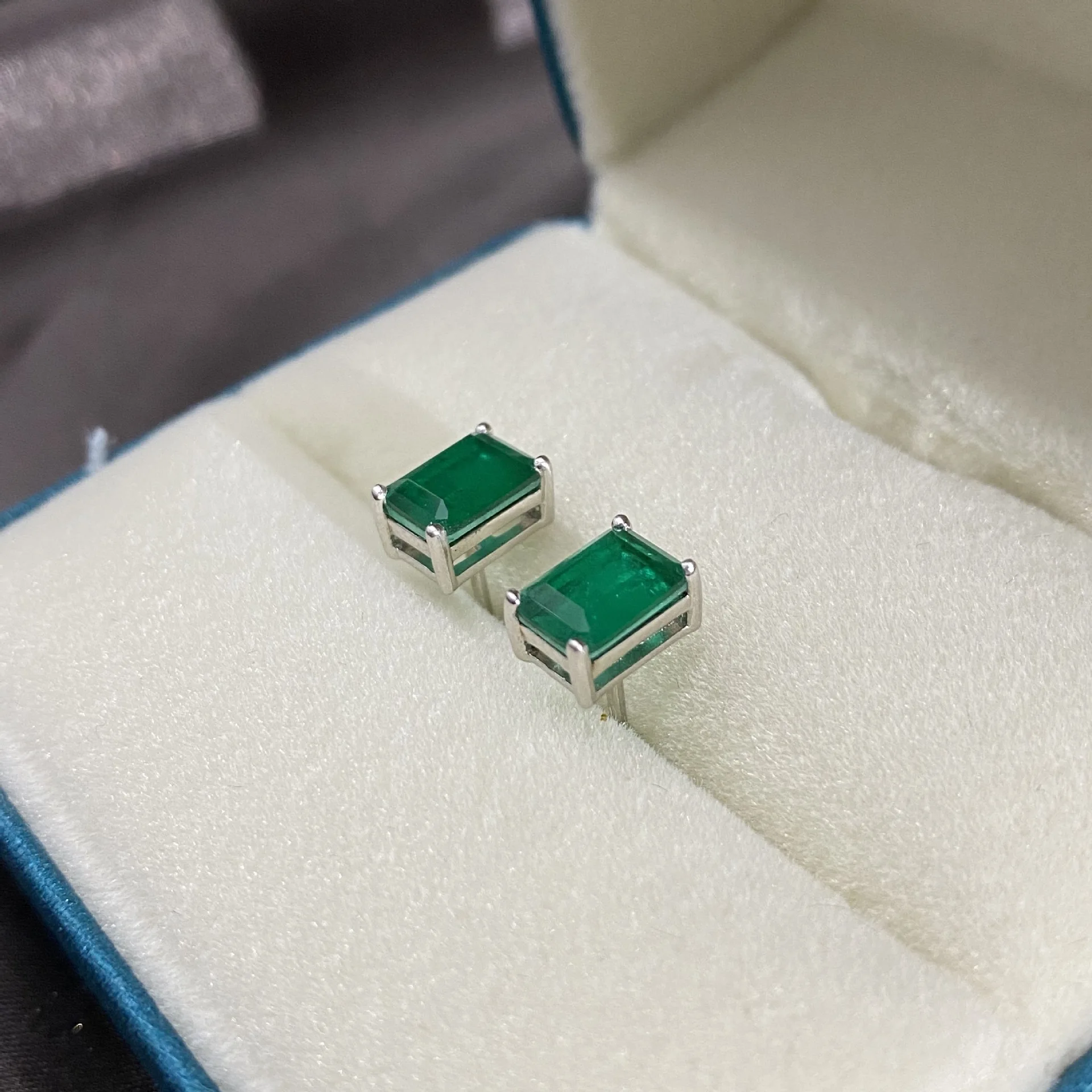 

WenGem Vintage simulation emerald Stud earrings for women Top quality 925 Sterling Silver Green Zircon Party Jewelry Gift