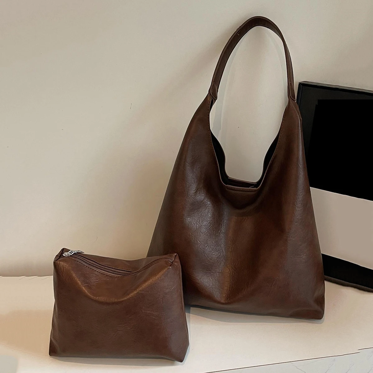 

Fashionable, simple, popular, solid color, high-value, large-capacity shoulder bag, daily versatile, temperament underarm bag