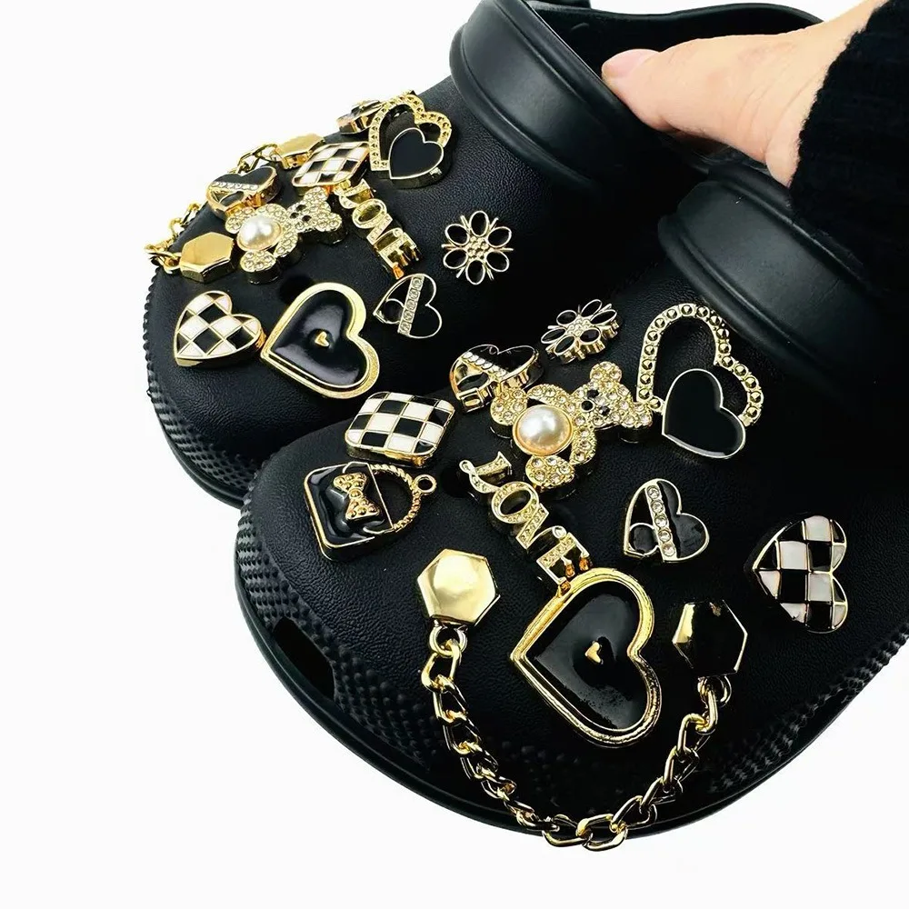 22-teiliges Luxus-Schuhcharms-Set, Zubehör für Clogs, Schuhschnallen, herzförmige Diamanten, Bären, Buchstaben, Goldkette, DIY-Schuhdekoration – Detail 9