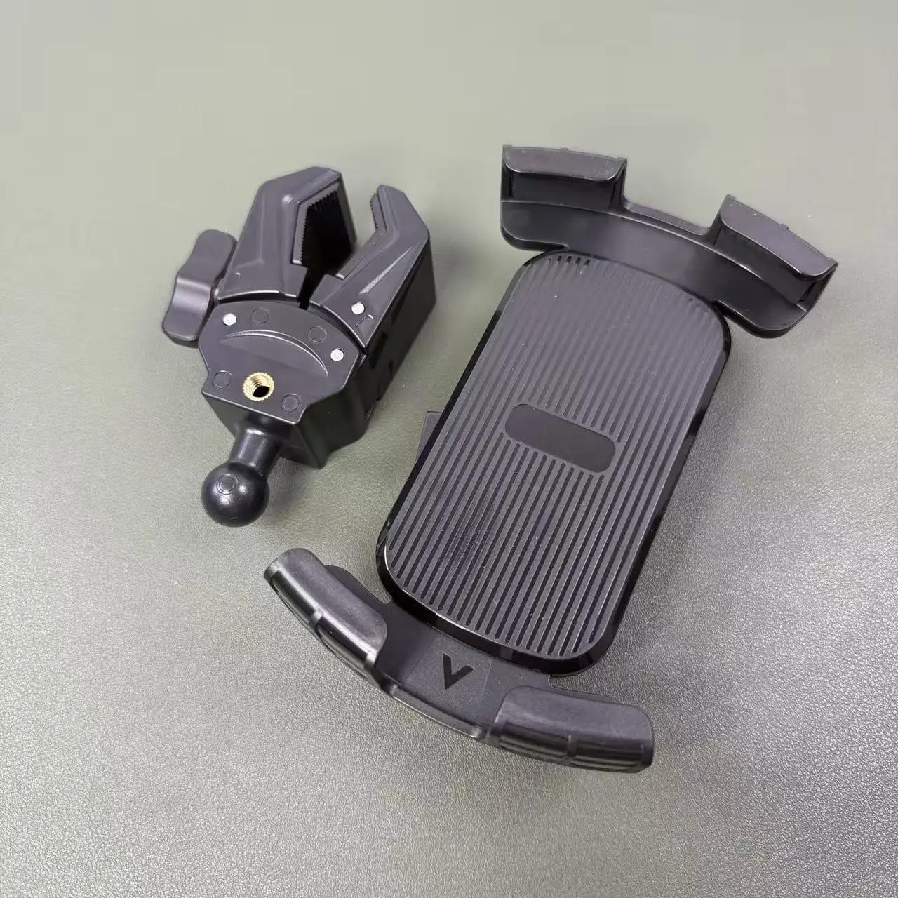 

Universal Large Size Clamp 360 Degree Rotating Mobile Phone Tablet Fixing Clip for Motorcycle Bicycle