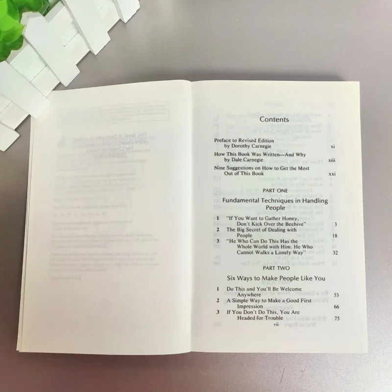 Libro de lectura sobre cómo ganar amigos e inclinar a las personas por Dale Carnegie, habilidades de comunicación Interpersonal, mejora de la automejora