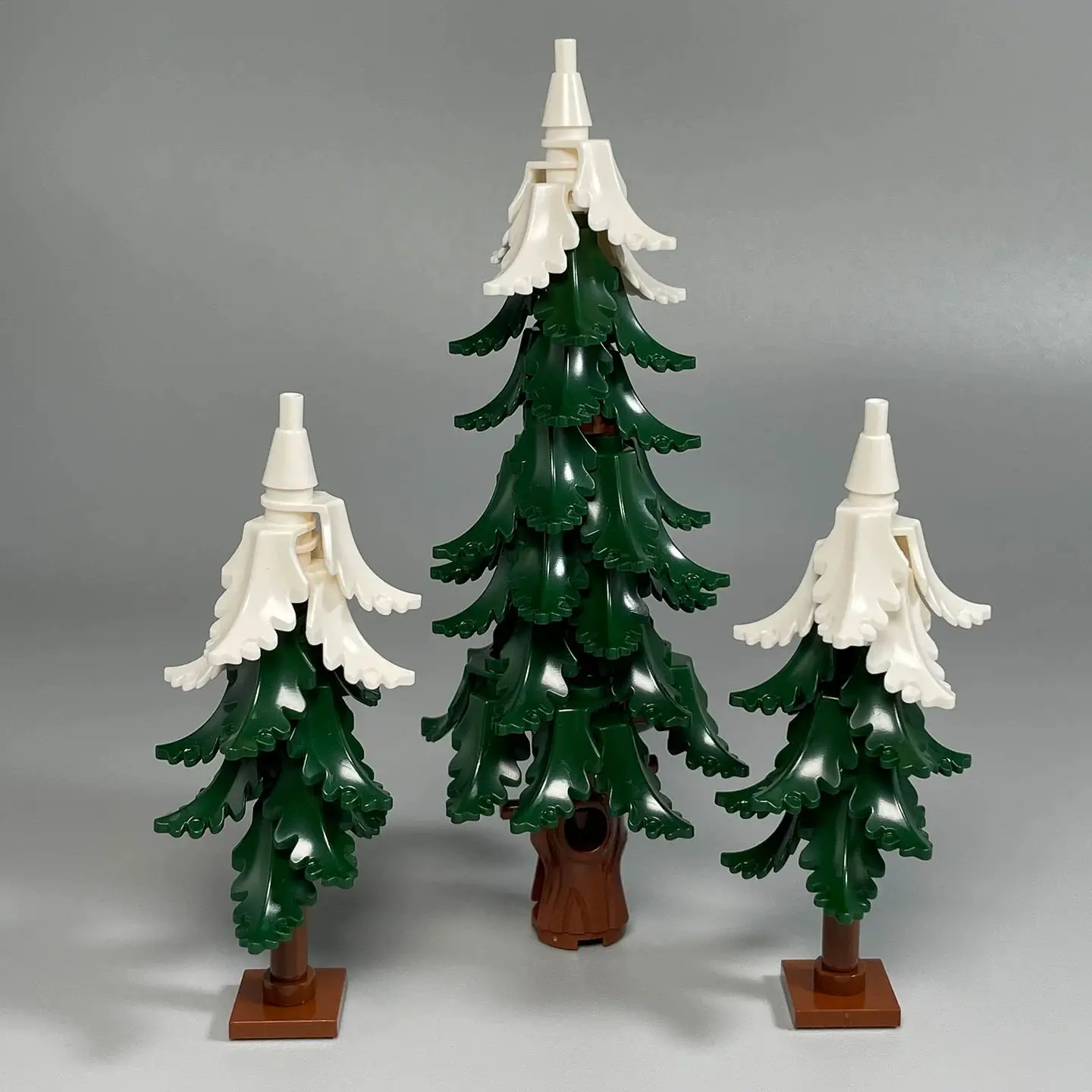 Winter Pine Tree Modellbausatz: Weihnachtsbaum mit Schneeeffekt für selbstgemachte Straßendisplay, kompatible Steine