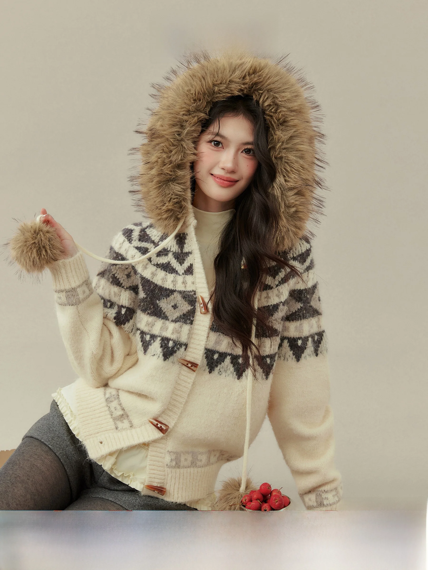 

Ouyang Xi Snow Night Hymn Fair Isle Large Fur Collar Hooded Knitted Cardigan Sweater Women's Loose Top for Autumn Winter