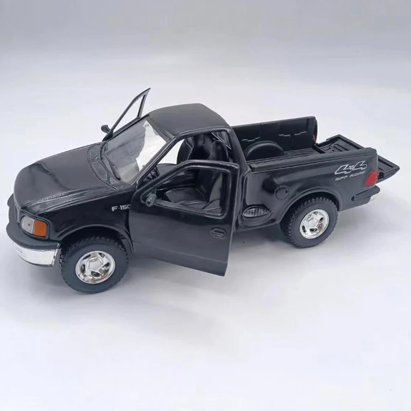 Paint Flaws Diecast 1:32 Ford's F150 Pickup Truck Alloy Car Model