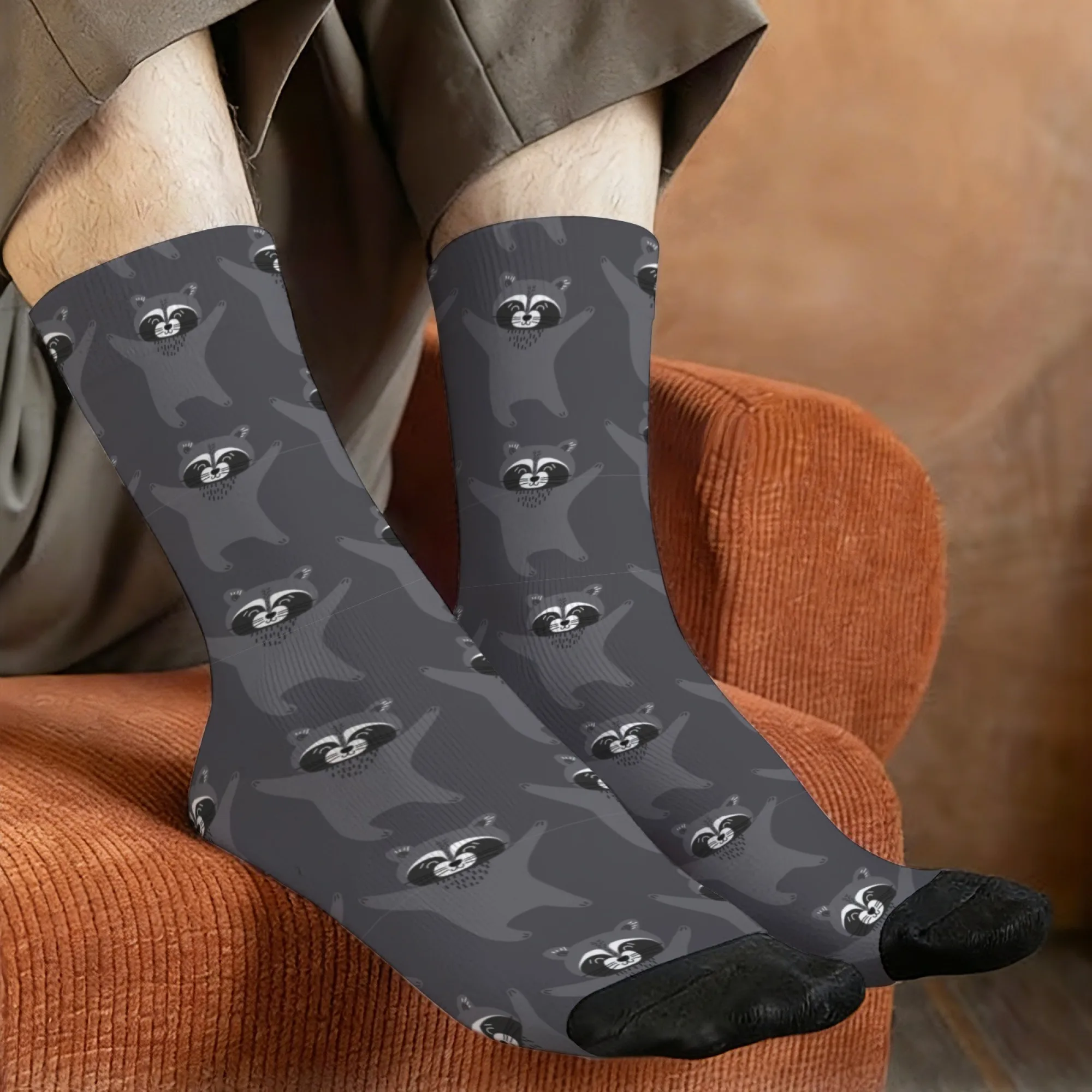 

Мужские спортивные носки с принтом енота на открытом воздухе. Теплые дышащие носки для зимы и холодной погоды с дизайном лица енота для повседневной носки.