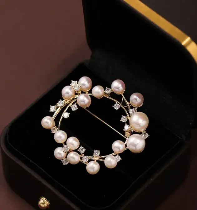 Trendy White Pearl Crystal Zircon Flower Brooch Pins For Women Girls Rhinestones Wreath Party Wedding Jewelry Gift 2024