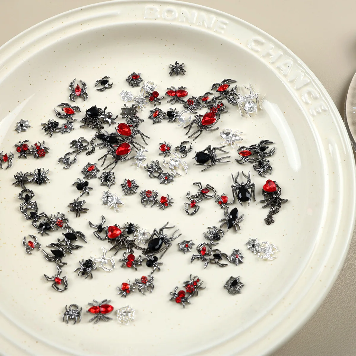 10 SZTUK Różne Retro Śliczne Halloween Diamentowe Serce Pajęczyna Łańcuszek Stopowe Ozdoby do Paznokci Cyrkonie Manicure Punk Charms