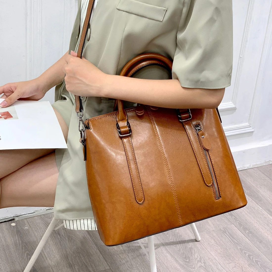 Women Shoulder Cross body Handbag Top Handle Bag Genuine Leather Casual Designer Lady Female Oil Wax Cowhide Messenger Tote Bag