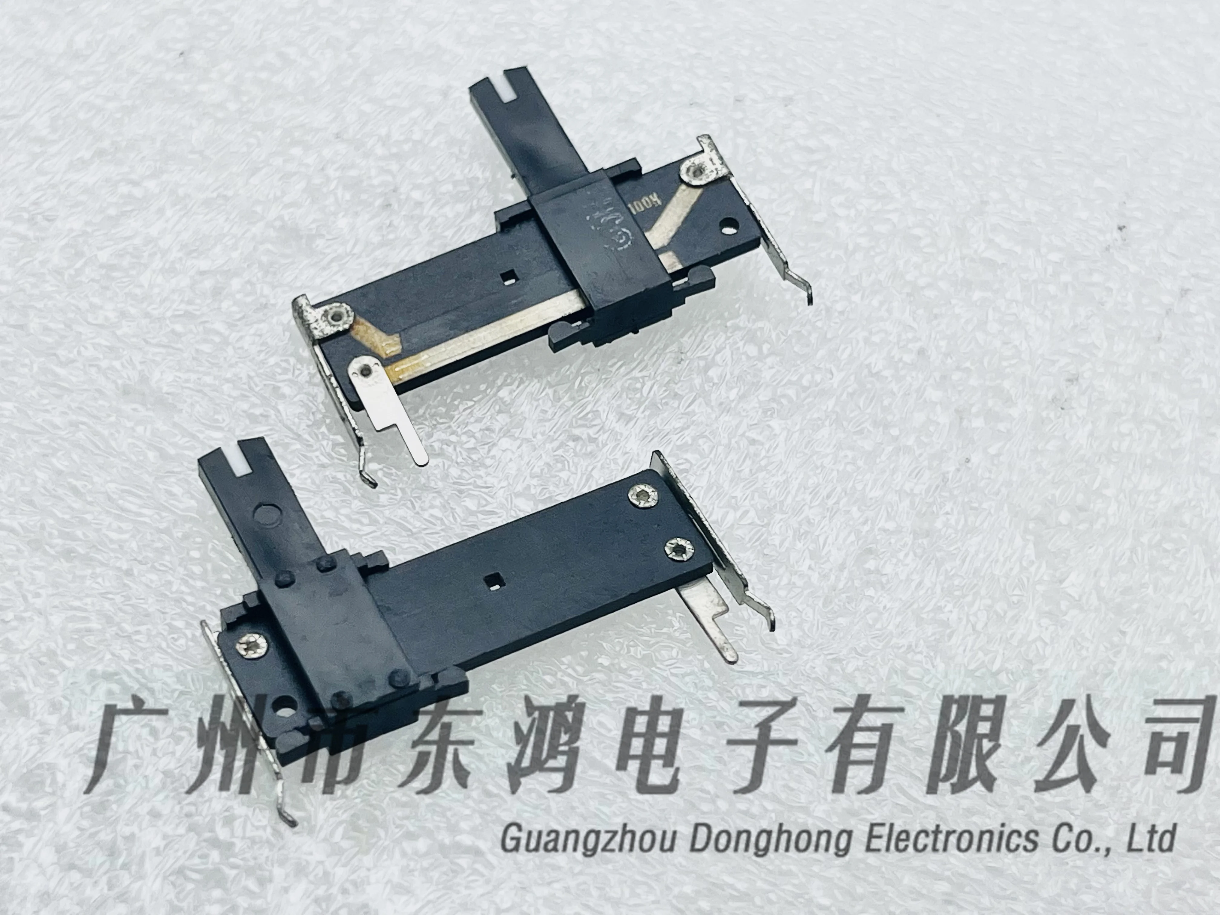 1pcs The total length of single-connected direct-slip potentiometer is 36mm with the W100k axis length of 13mm centered